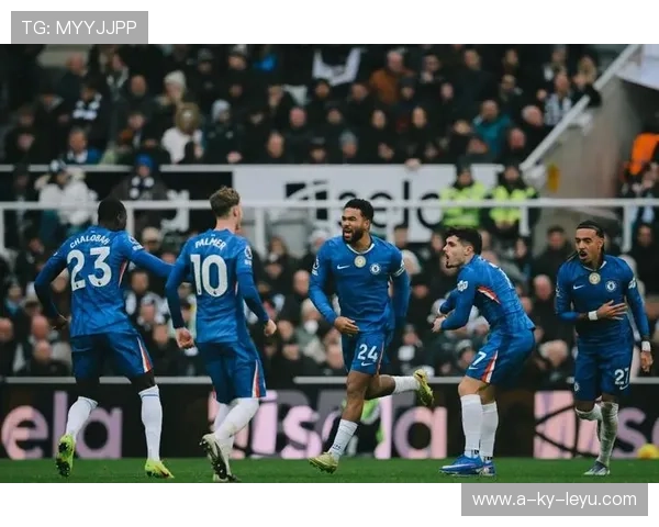 切尔西帕尔默禁区外轰出世界波